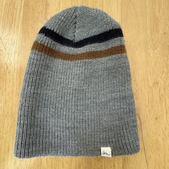 Lot of 4 Winter Beanies Mixed Brands Knit Caps Unisex Fashion Accessories - Picture 4 of 10